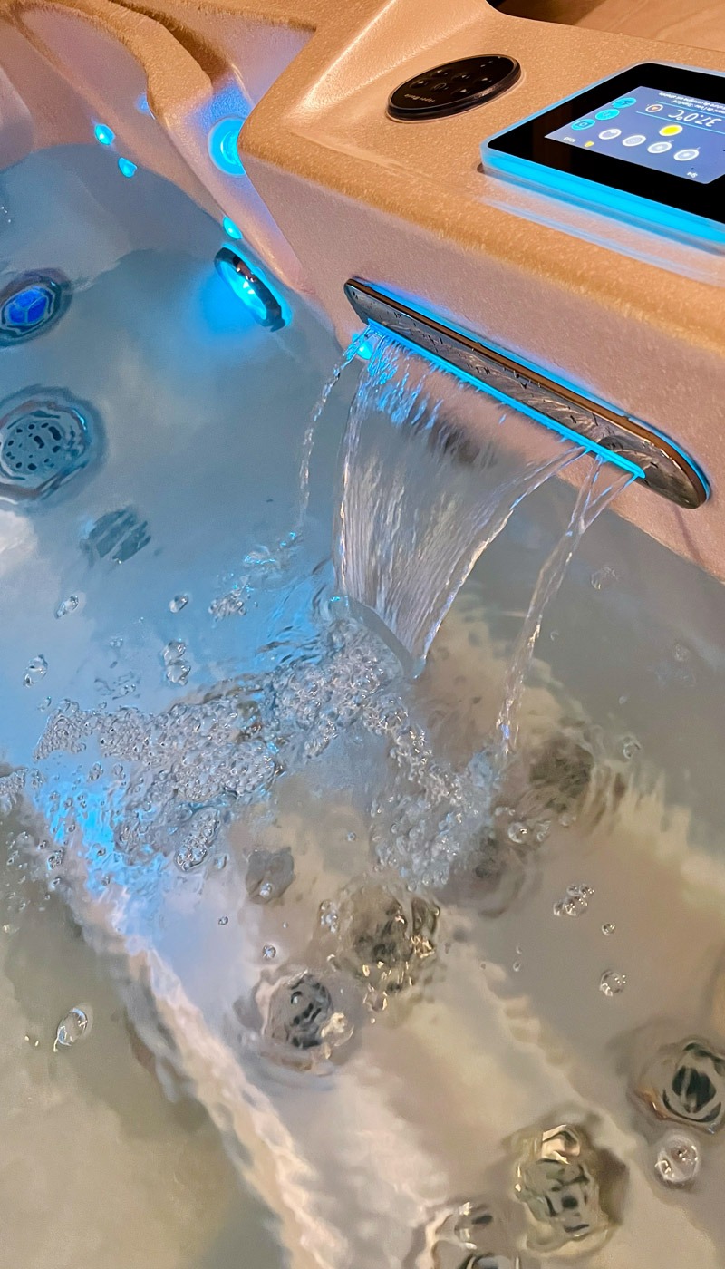 Photo du spa jacuzzi de la loveroom Le Goût du Péché à Mulhouse